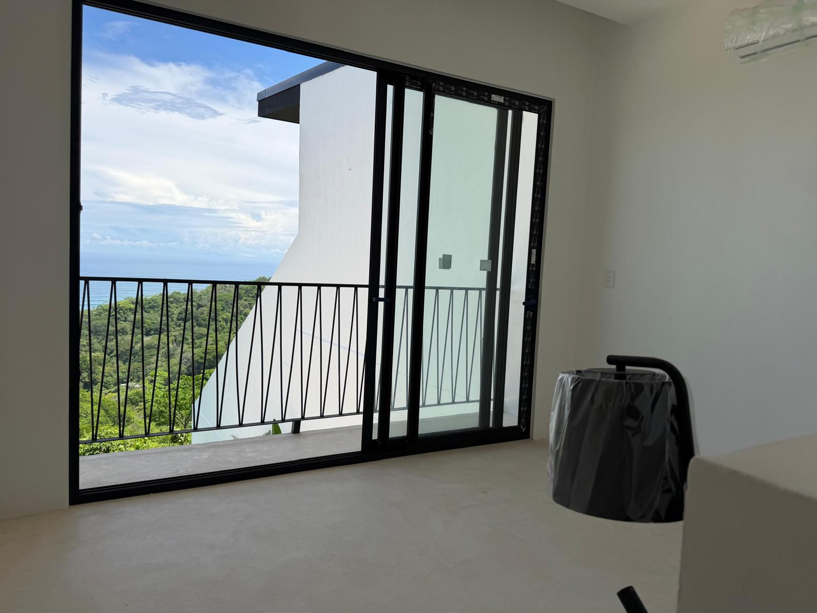 La Corniche, interior detail